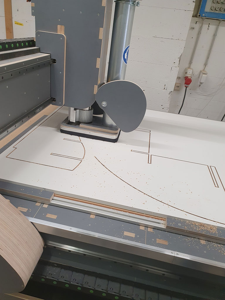 CNC-Arbeit für Maßanfertigungen der Tischlerei Maeder