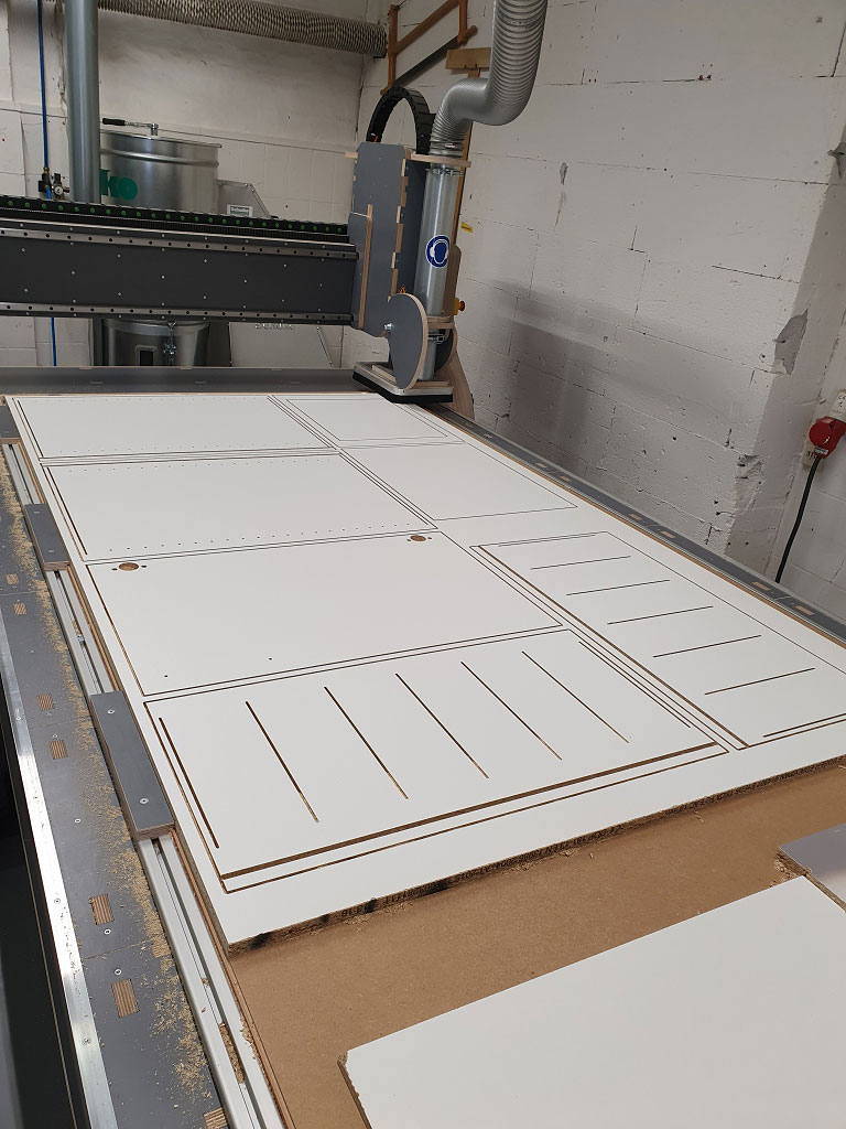 CNC-Arbeit für Maßanfertigungen der Tischlerei Maeder